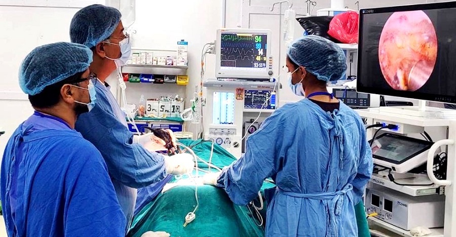 पहिलोपटक भेरी अस्पतालमा दूरविन प्रविधिबाट मेरुदण्डको शल्यक्रिया