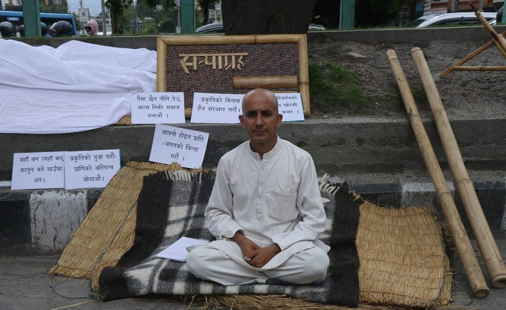 दिक्तेलका मेयरले काठमाडौंमा सुरु गरे ‘सत्याग्रह’