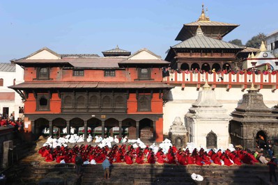 माधवनारायणका व्रतालुहरूद्वारा पशुपतिस्थित बागमती नदीमा स्नान तथा नित्य पूजा