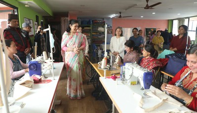 पूर्वयुवराज्ञी हिमानीद्वारा केराबाट फाइबर बनाउने प्लान्टको अवलोकन