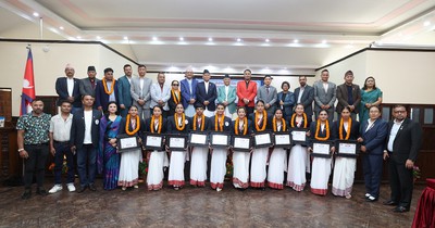 प्रधानमन्त्रीबाट अन्तर्राष्ट्रिय प्रतियोगितामा पदक विजेता खेलाडीलाई पुरस्कार प्रदान