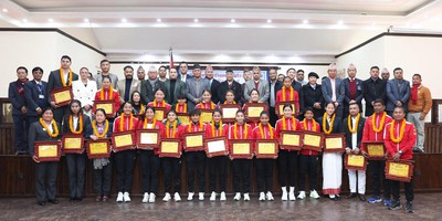 प्रधानमन्त्रीद्वारा अन्तर्राष्ट्रिय पदक विजेता खेलाडीलाई पुरस्कार प्रदान