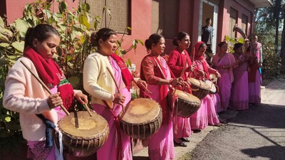 तुलसीपुर मजुवाका महिला समूहलाई नौमती बाजा बजाउन भ्याइनभ्याई