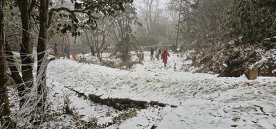 गएरातीदेखि पाथीभरा क्षेत्रमा हिमपात,  हिमपात भएसँगै चिसो बढ्यो
