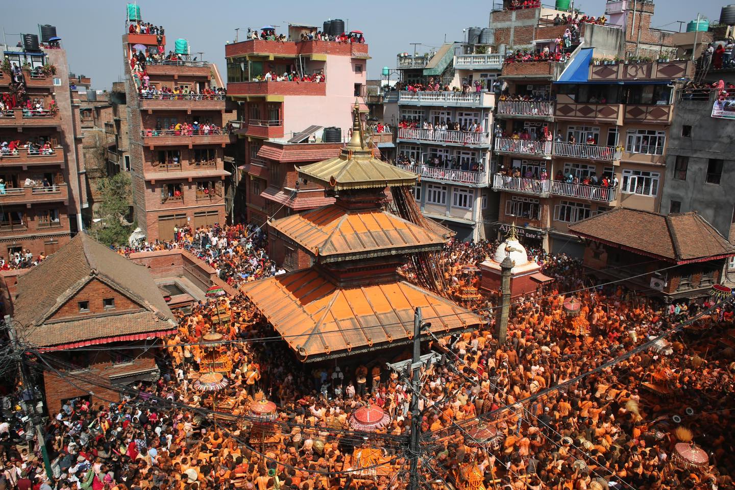 सिन्दुर खेलेर  भक्तपुरमा मनाइयो सुथसिया जात्रा