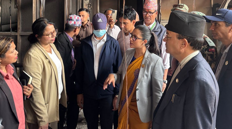 वनमन्त्री ठकुरी र सांसद गौतमद्वारा जडिबुटी प्रशोधन केन्द्रको निरीक्षण